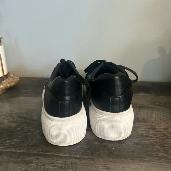 Ideal Shoes black lace-up platform sneakers - Image 5