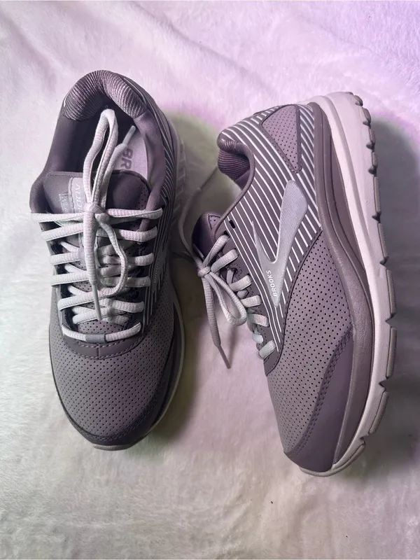 Brooks Women's Lavender Athletic Walking Shoe with White Accents - Image 6