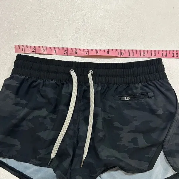 Vuori Camo Athletic Running Shorts Black Gray Drawstring Size Small Performance - Image 8