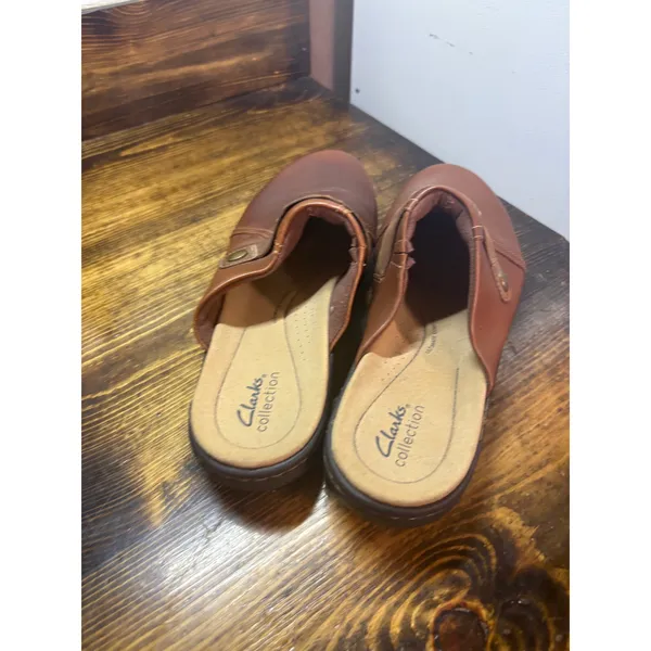 Clarks‎ Brown Mules Size 8.5 Wide - Image 4