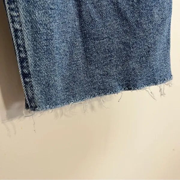 Hollister Jeans Curvy Ultra High Rise Mom Jeans Belted Raw Hem Size 7 Regular‎ - Image 2