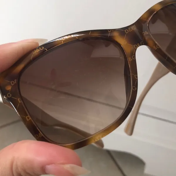 Dolce and gabbana sunglasses - Image 4