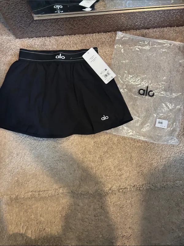 Alo black tennis skirt with built in shorts - Image 2
