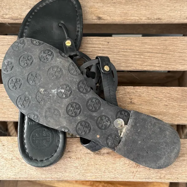Tory Burch black leather sandal‎ size 8.5 A30 - Image 6