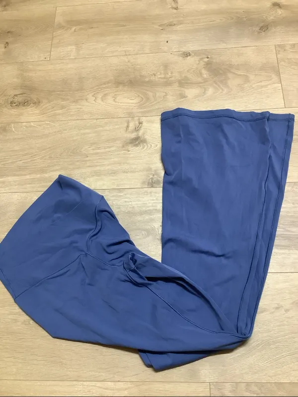 Aerie Offline Size Medium Blue Women's High-Waist Flared Leg Active Pants. - Image 4