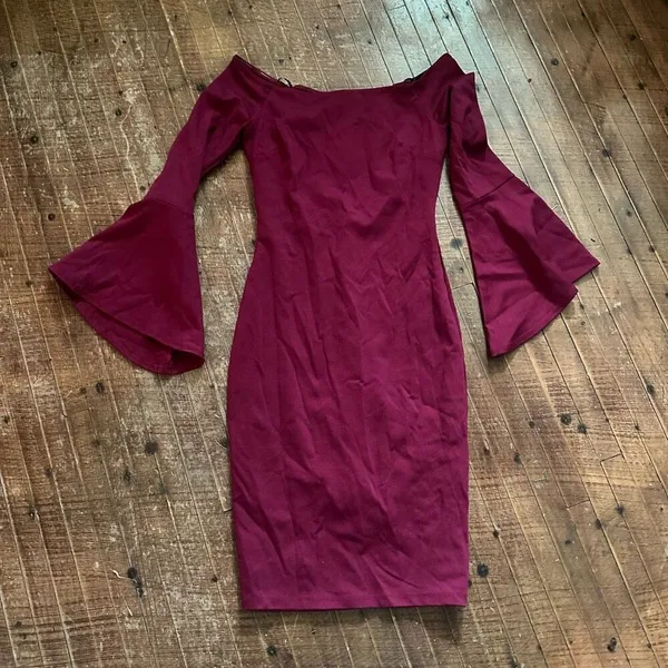 Lulu’s All She Wants burgundy S bodycon bell sleeve dress - Image 3
