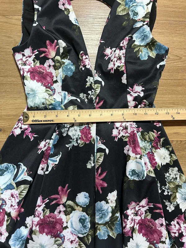 Windsor Women’s Small Black Floral Deep V Open Back Fit Flare Dress - Image 6