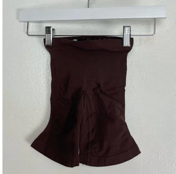 SKIMS Sculpting Mid Thigh Shorts in Cocoa Size XX-Small/X-Small - Image 4