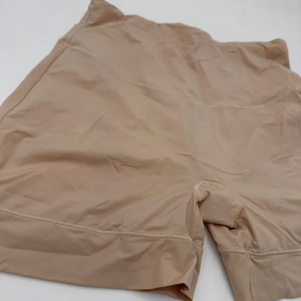 Yummie Women's Shapewear Shorts Size medium - Image 2