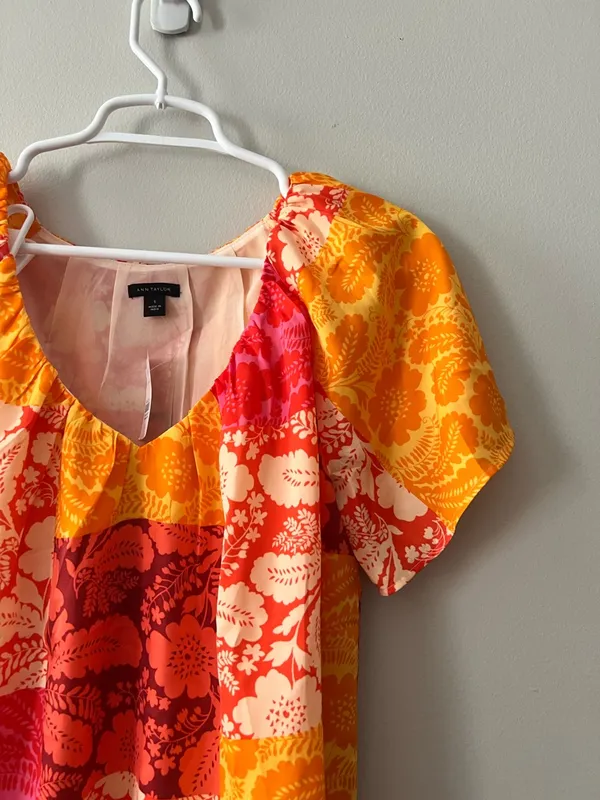 Ann Taylor Women’s Floral Orange Short Sleeve Blouse Size Small - Image 2