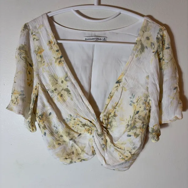 Abercrombie & Fitch Flutter Sleeve Floral Twist Front Crop Top Size XS - Image 2