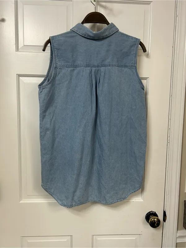 Vintage Beach Scene Sleeveless Denim Embroidered Shirt - Light Blue - Image 3