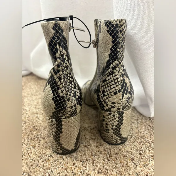 Marc Fisher‎ Snakeskin Faux Leather Chunky Boot Pointed Toe Retire Line 6M EUC - Image 5