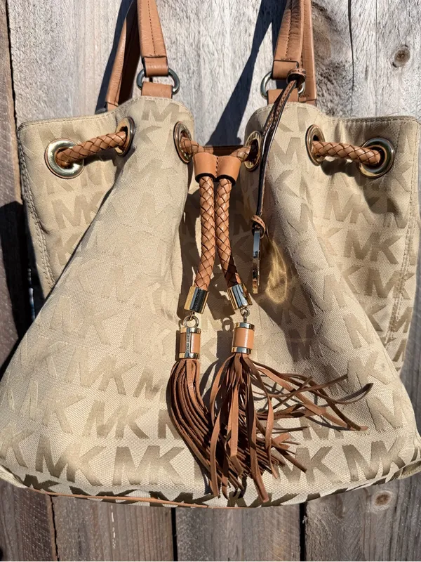 Michael Kors jet set gathered Beige Tan MK Logo Drawstring tote Shoulder Bag - Image 2
