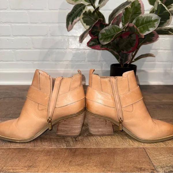 Vince Camuto Berindal Tan Leather Heeled Ankle Booties - Image 8