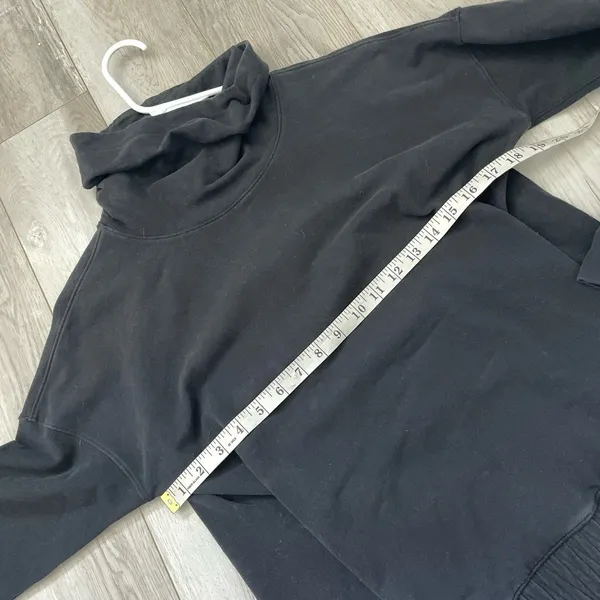 Lululemon Pullover Sweater stress less turtleneck womens Black size 6 athleisure - Image 4