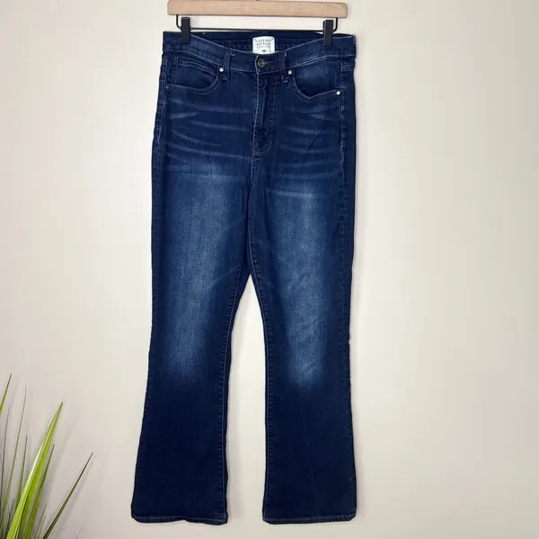 Serra Retreat‎ Westward High-Rise Boot-Cut Jeans Size 10/30 Webb Way Wash - Image 2