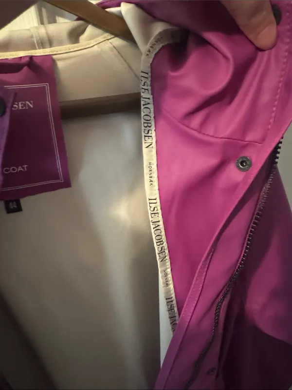 Ilse Jacobsen Magenta Hooded Raincoat - Image 3