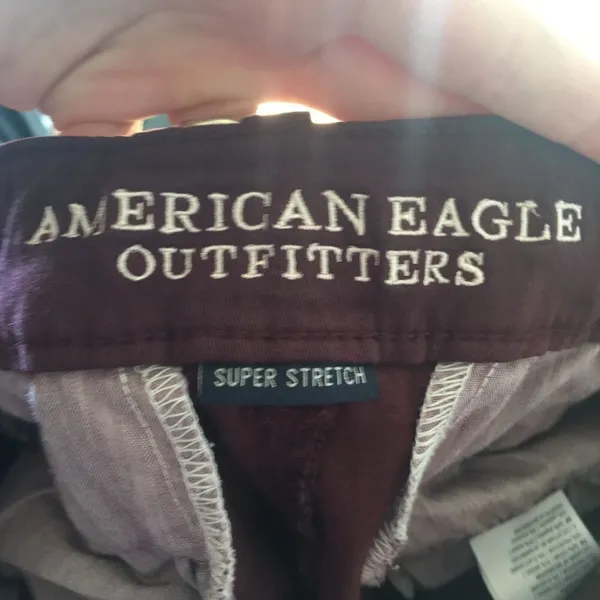 American Eagle Midi stretch maroon shorts - Image 2