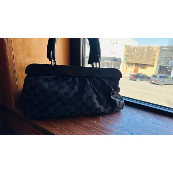 GUCCI Fall 2002 Tom Ford Classic Black Monogrammed GG Canvas Wood Handle Doctor - Image 2
