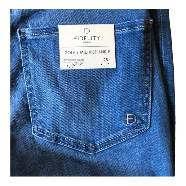 Fidelity Denim Sola Mid Rise Step Hem Ankle Jeans Perfidia Wash NWT Size 28 - Image 14