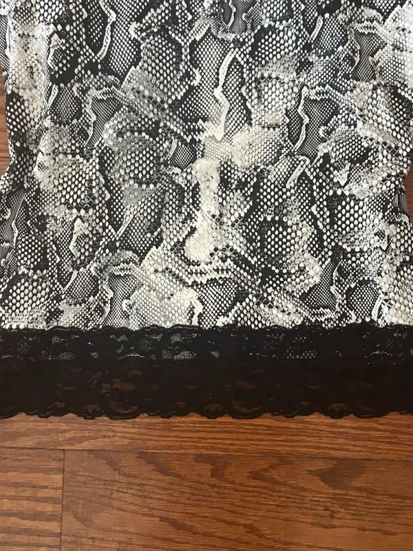White House Black Market Black Snake-Pattern Lace Camisole Size Large Tank Top - Image 4
