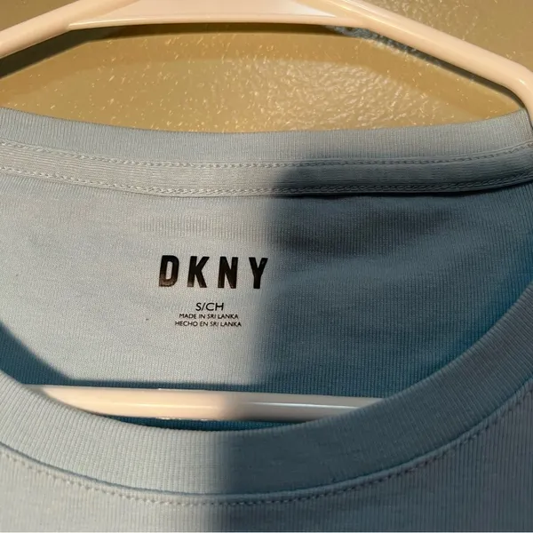 DKNY Women's‎ Size Small Crewneck T-Shirt Light Blue Cap Sleeves Organic Cotton - Image 7