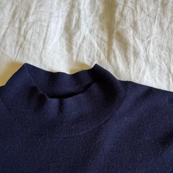 Banana Republic 100% Merino Wool Navy Mock Neck Sweater Tall L 90s Minimalist - Image 2