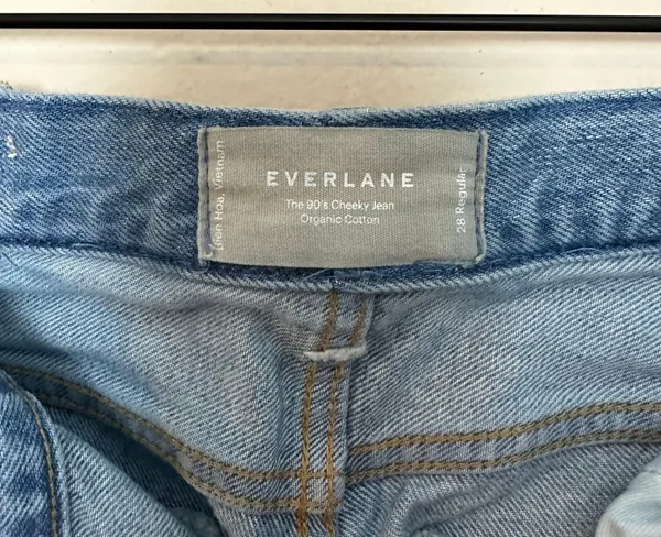 - The Curvy ’90s Cheeky Jeans Patch Straight Leg Extra High-Rise - Image 8