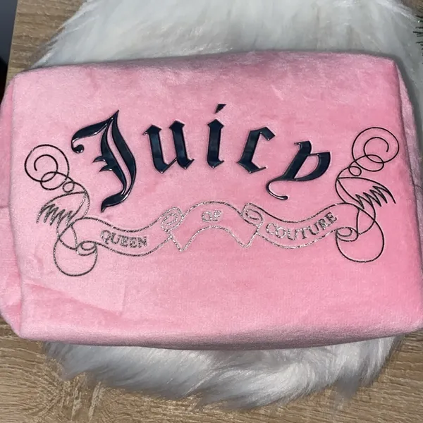 Juicy Couture Pink Velour Travel Cosmetic Bag NWT - Image 4