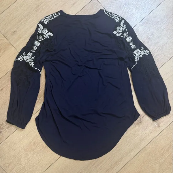 Lucky Brand Floral Embroidered V-Neck Top Navy blue L - Image 7