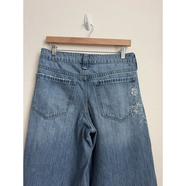 Hollister Low-Rise Super Baggy Jeans Floral Embroidered Medium Wash 28 Regular - Image 5