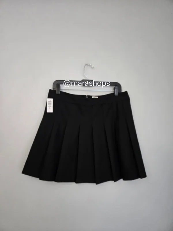 Aritzia Sunday Best Olive Micro Skirt Black - Image 4