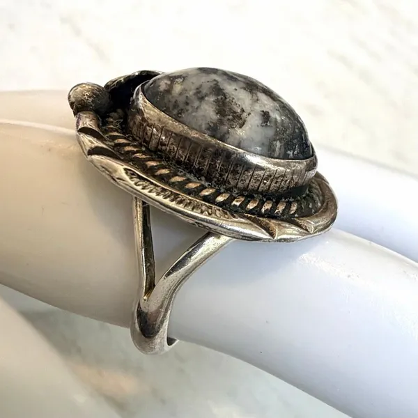 Vintage Sterling Silver Southwestern white buffalo Statement Ring - Image 3