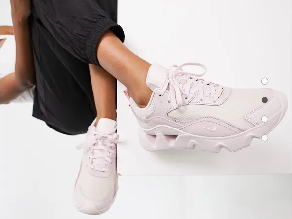 Women’s Nike Ryz 365 2 sneakers in light pink - Image 3