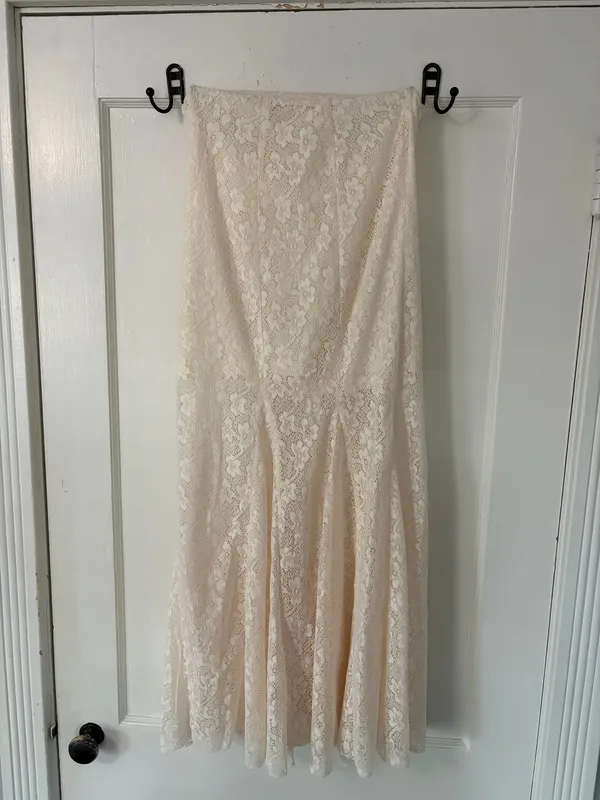 Prómesa Lace Fitted Mermaid Skirt - Image 2