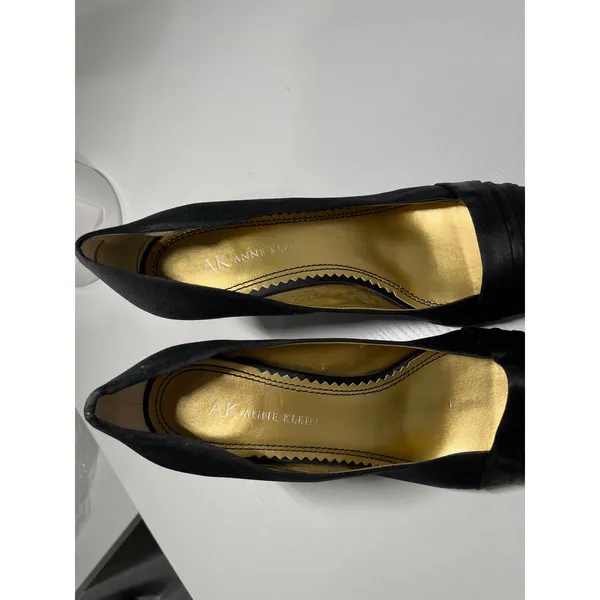 AK Anne Klein Aktaran Black Satin Peep Toe Block Heel Pumps Size‎ 6.5M - Image 4