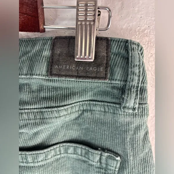 American Eagle Outfitters 12 Mom Straight Jean Corduroy Pants in Emerald Green - Image 5