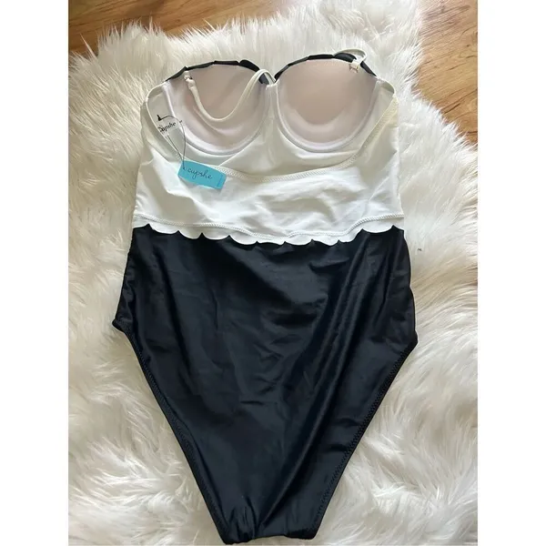 Cupshe black and white swim suit size small one piece - Image 4