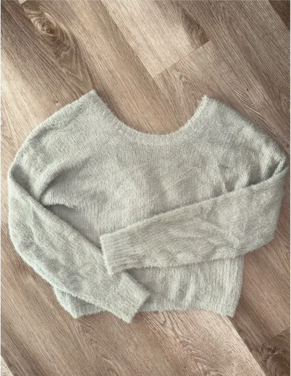 Hollister Reversible Front Twist Sweater Top - Image 2