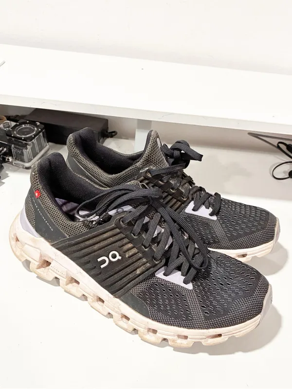 On Cloudswift Women’s Size 6.5 Black Running Shoes Lace Up Athletic Sneakers - Image 3