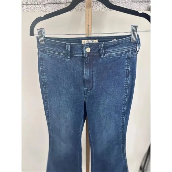 We The Free Kick Flare Jeans Size 27 Short Medium Wash Blue Denim - Image 6