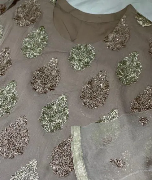 NWOT3 piece Indian Pakistani outfit - Image 2