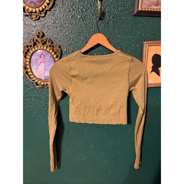 Lululemon Green Ribbed Ebb To Street Cropped Long Sleeve Sz 4 Padded - Image 2