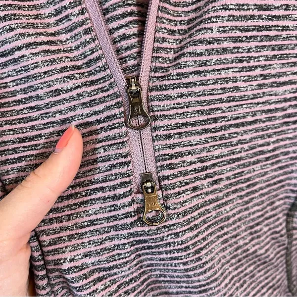 Lululemon Race Your Pace 1/2 Zip Gray Purple Striped‎ 4 - Image 8