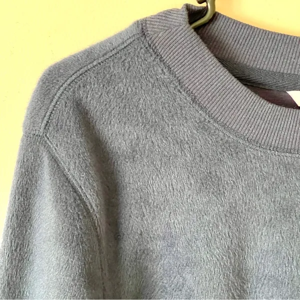 ANYBODY | Navy Blue Faux Fur Oversized Sweatshirt Sz S - Image 3