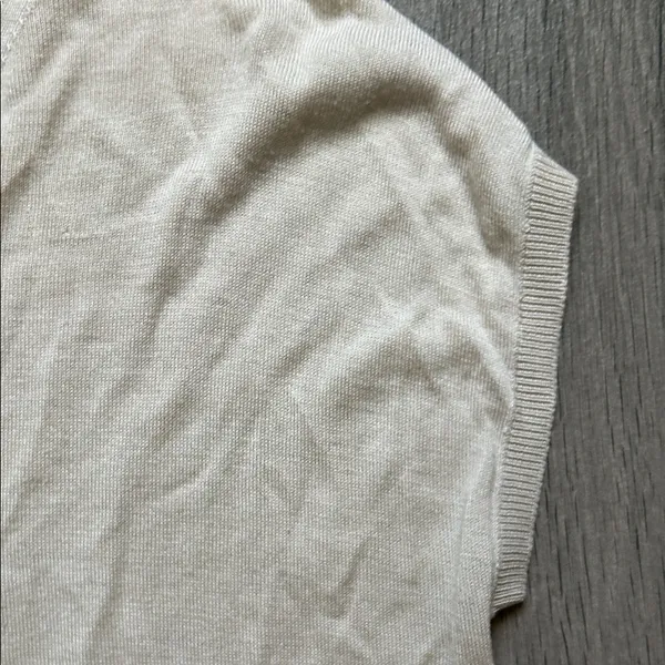 H&M Cream Short Sleeve Women's Tee - Image 3