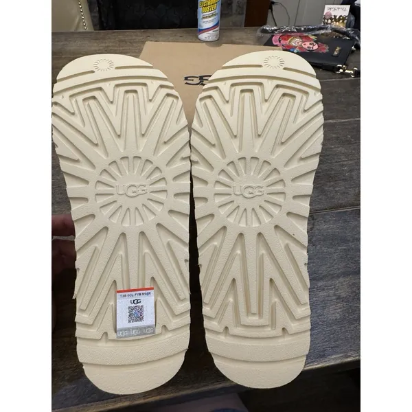 UGG® Goldenstar Mary Jane Clogs in the Chestnut Size 8.5 - Image 8