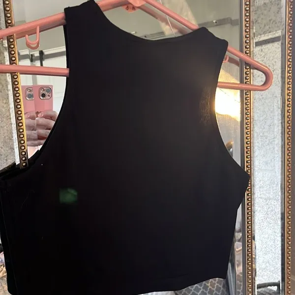 Black ribbed asymmetrical crop tank top size medium - Image 4