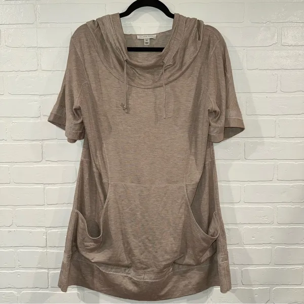 St. John Sport Short Sleeve Hooded Top - Image 13
